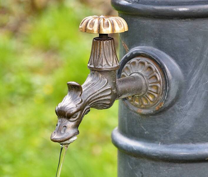 Fontana pubblica acqua