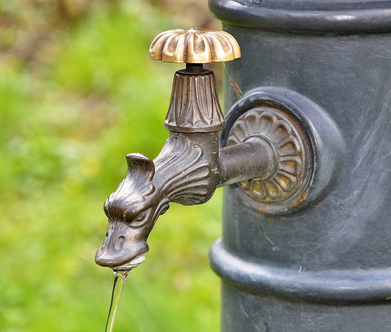 Fontana pubblica acqua