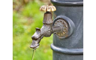 Fontana pubblica acqua